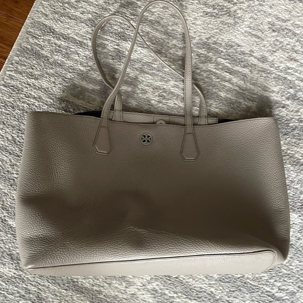 Taupe medium sized Tory Burch bag